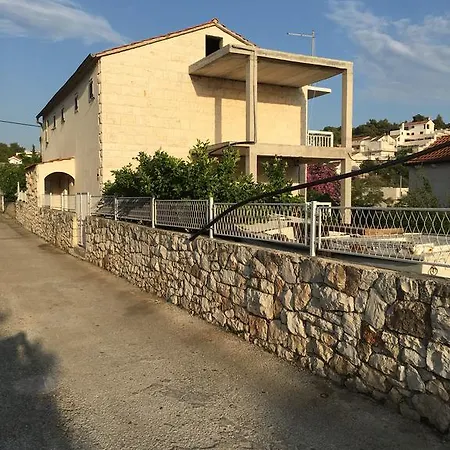 Konukevi And Velada 3*